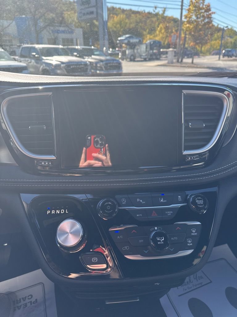 New 2026 Chrysler Pacifica Select image 16