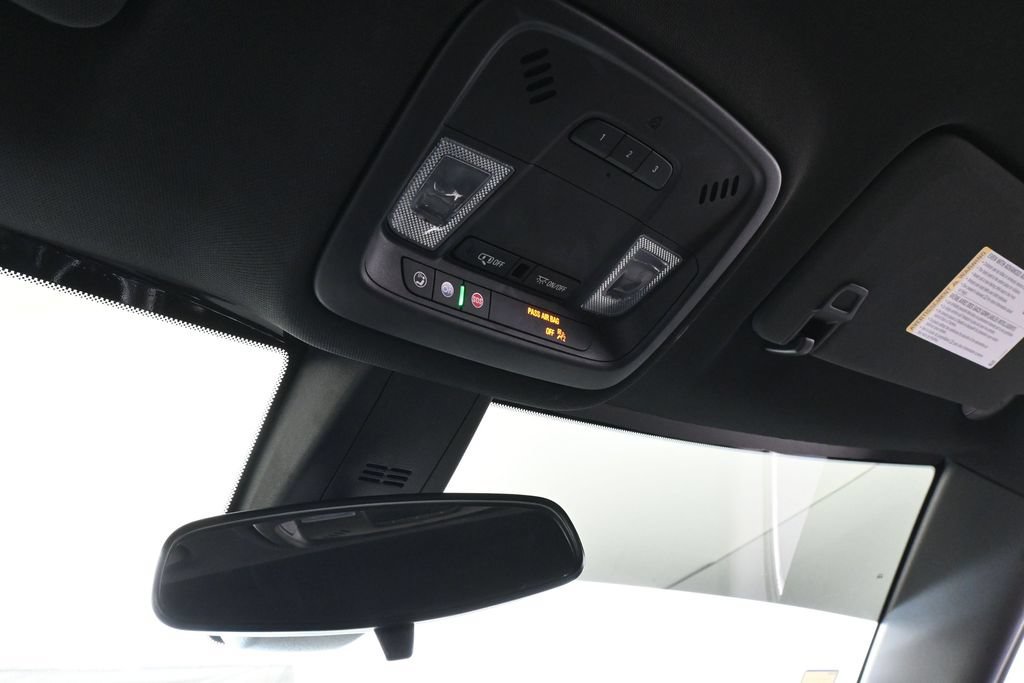 Used 2023 Chevrolet Traverse LT FWD image 23