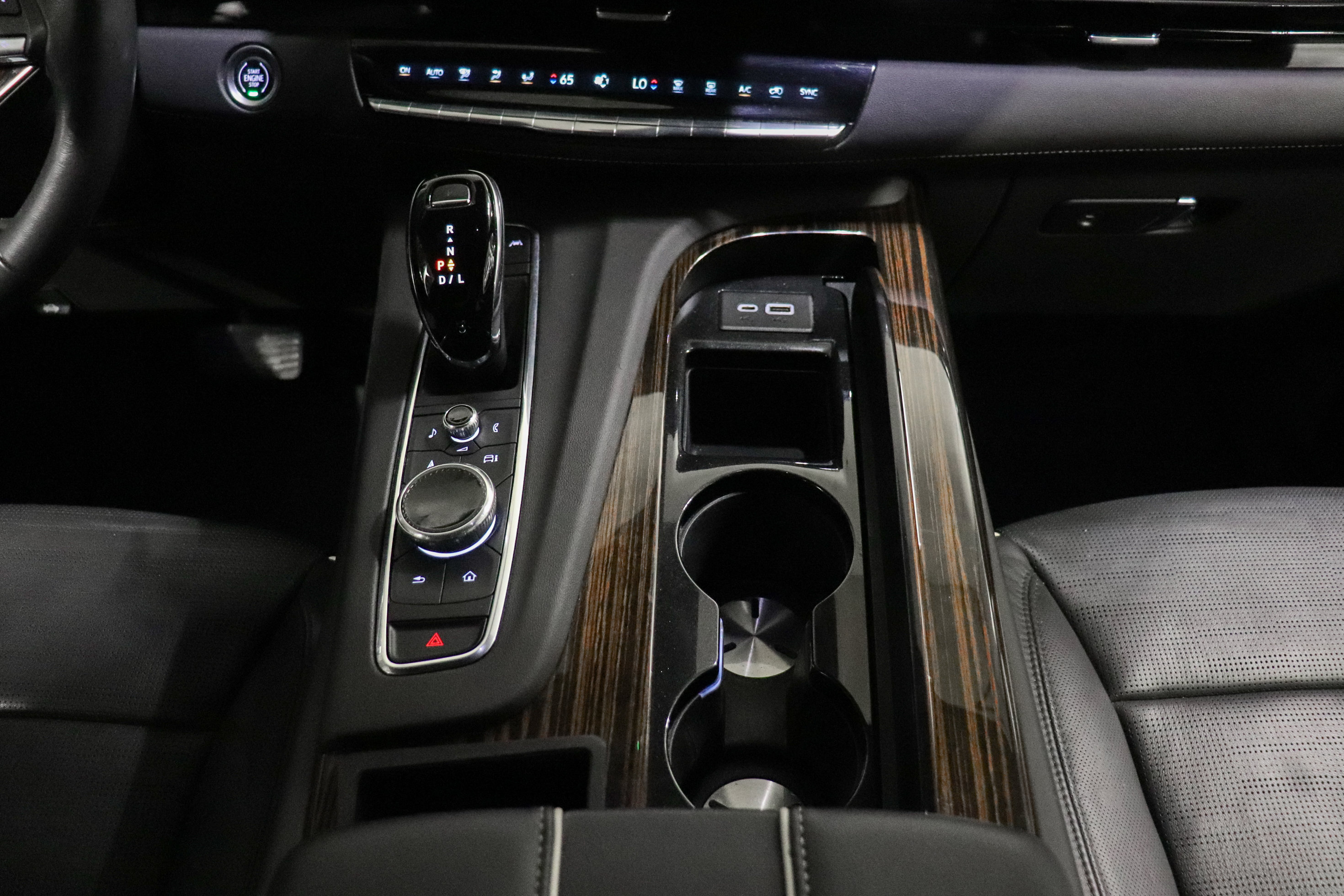 Used 2023 Cadillac Escalade Premium Luxury AWD/4WD image 27
