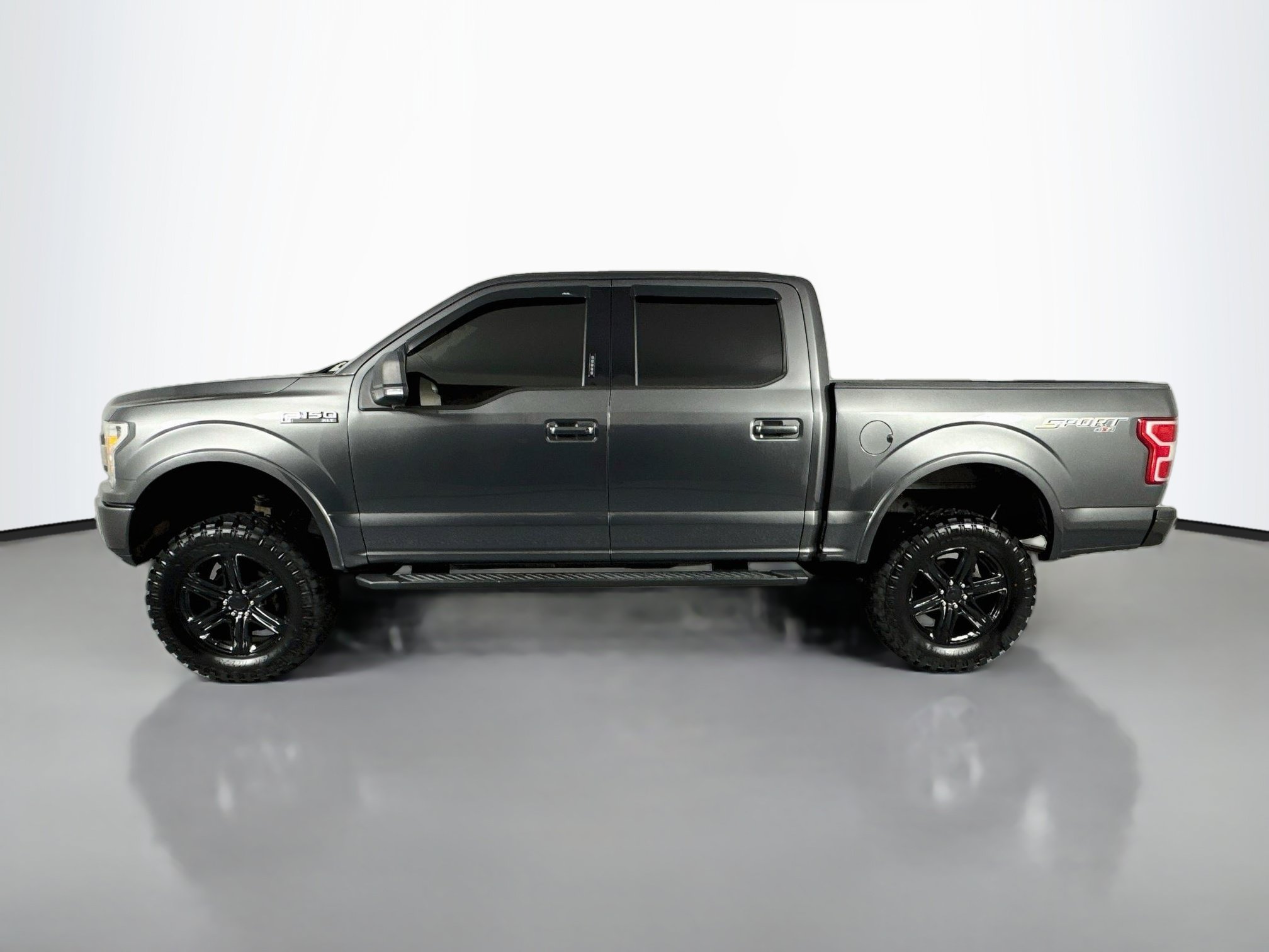 Used 2019 Ford F150 XLT w/ Equipment Group 302A Luxury AWD/4WD image 8
