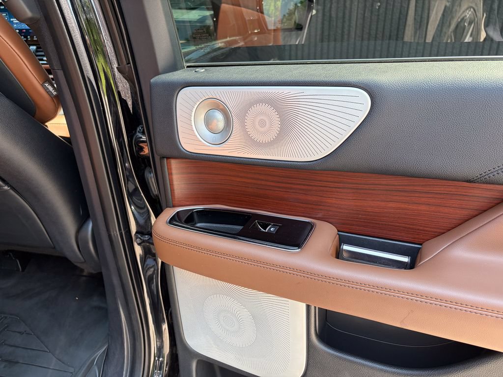 Certified 2022 Lincoln Navigator L Reserve AWD/4WD image 36