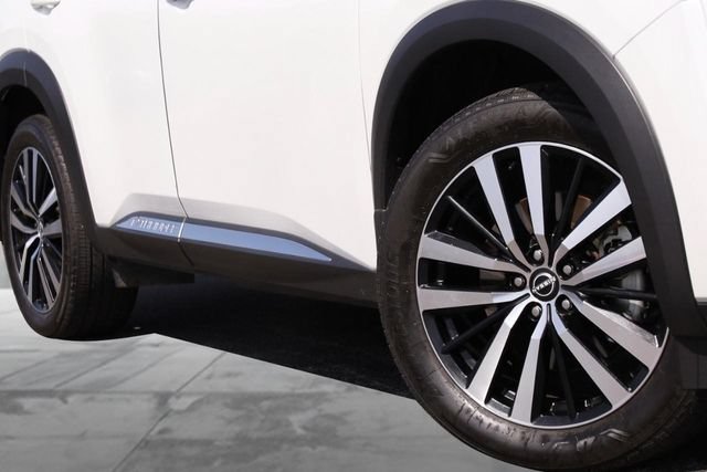 Certified 2025 Nissan Pathfinder Platinum AWD/4WD image 3