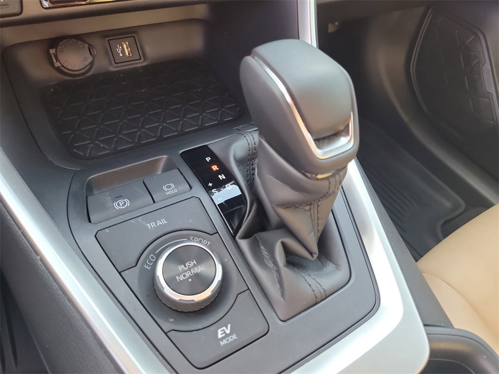 Used 2025 Toyota RAV4 XLE Premium image 26