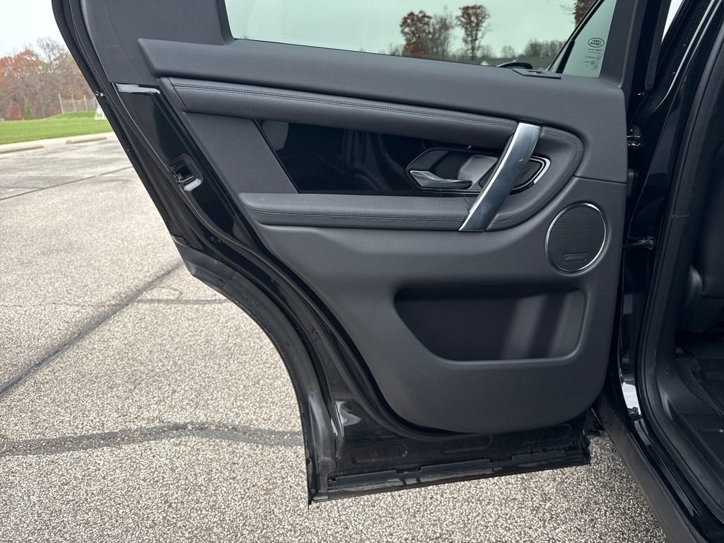 Used 2025 Land Rover Discovery Sport S image 15