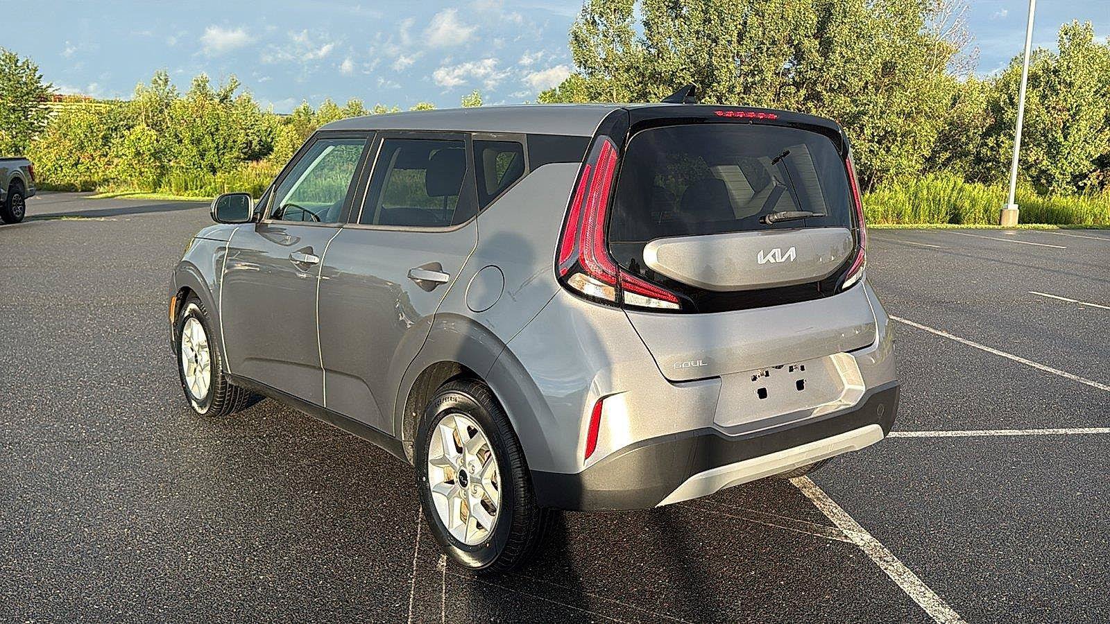 Used 2023 Kia Soul LX w/ Option Group 015 FWD image 8