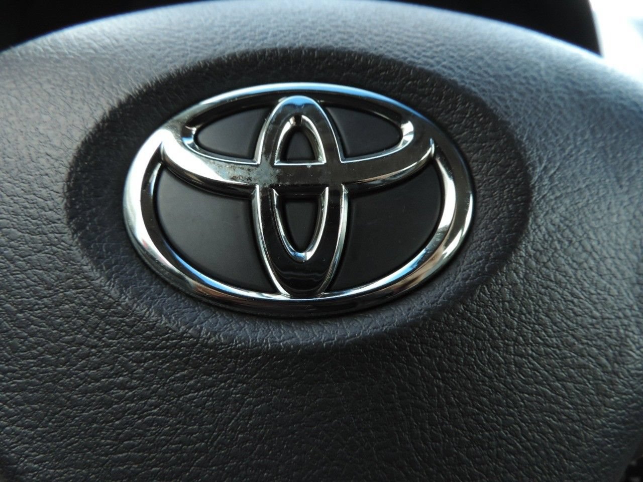Used 2011 Toyota Corolla LE FWD image 25