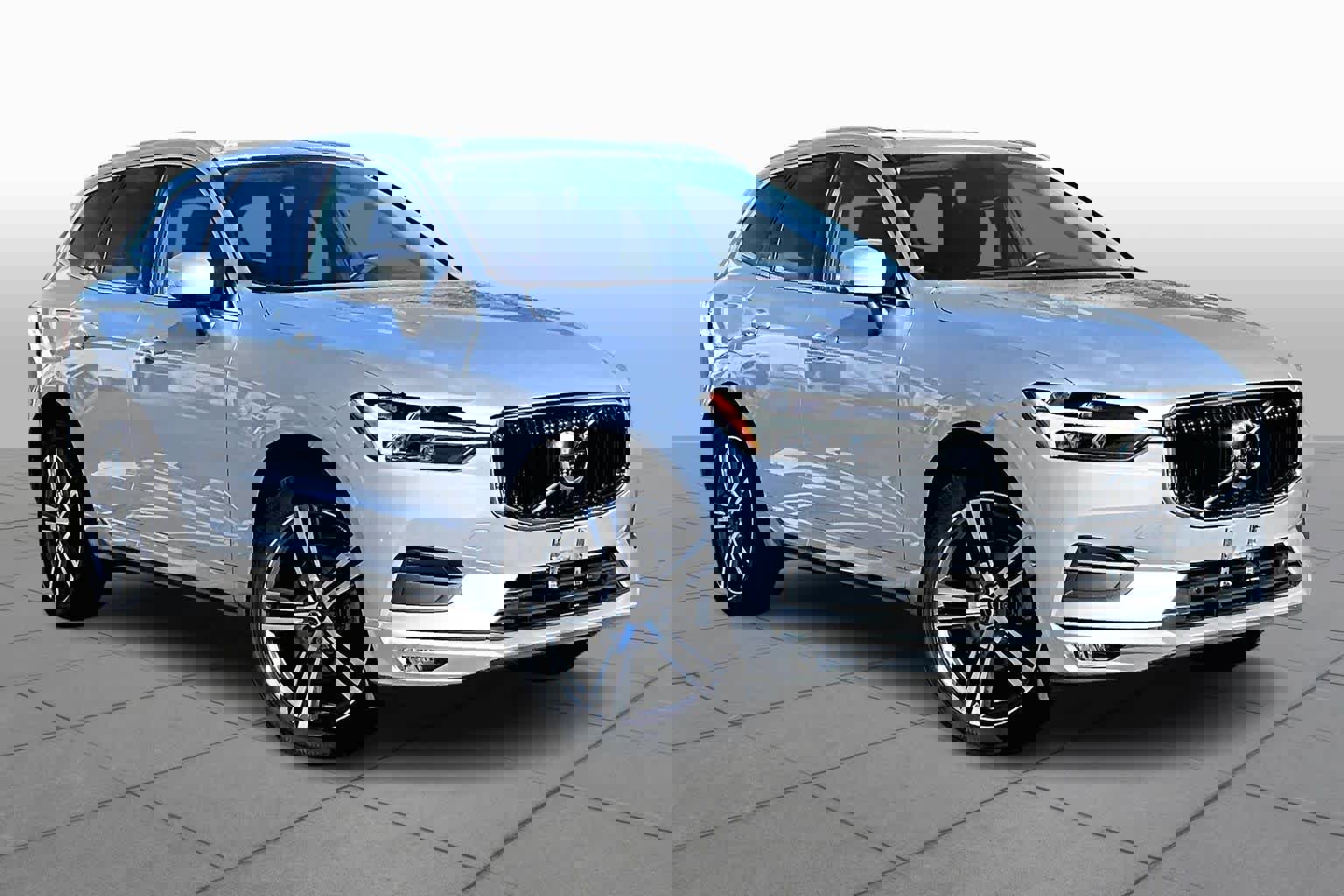 Used 2021 Volvo XC60 T5 Momentum w/ Premium Package AWD/4WD image 3