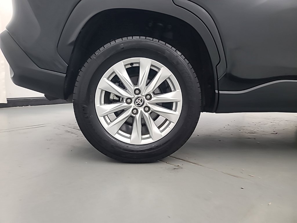 Used 2025 Toyota Corolla Cross LE FWD image 11