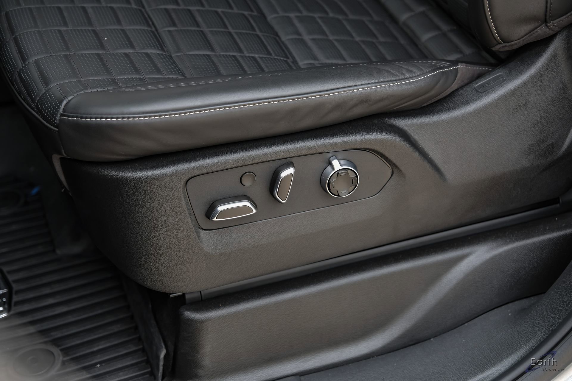 Used 2025 Cadillac Escalade V w/ LPO, Floor Liner Package AWD/4WD image 36