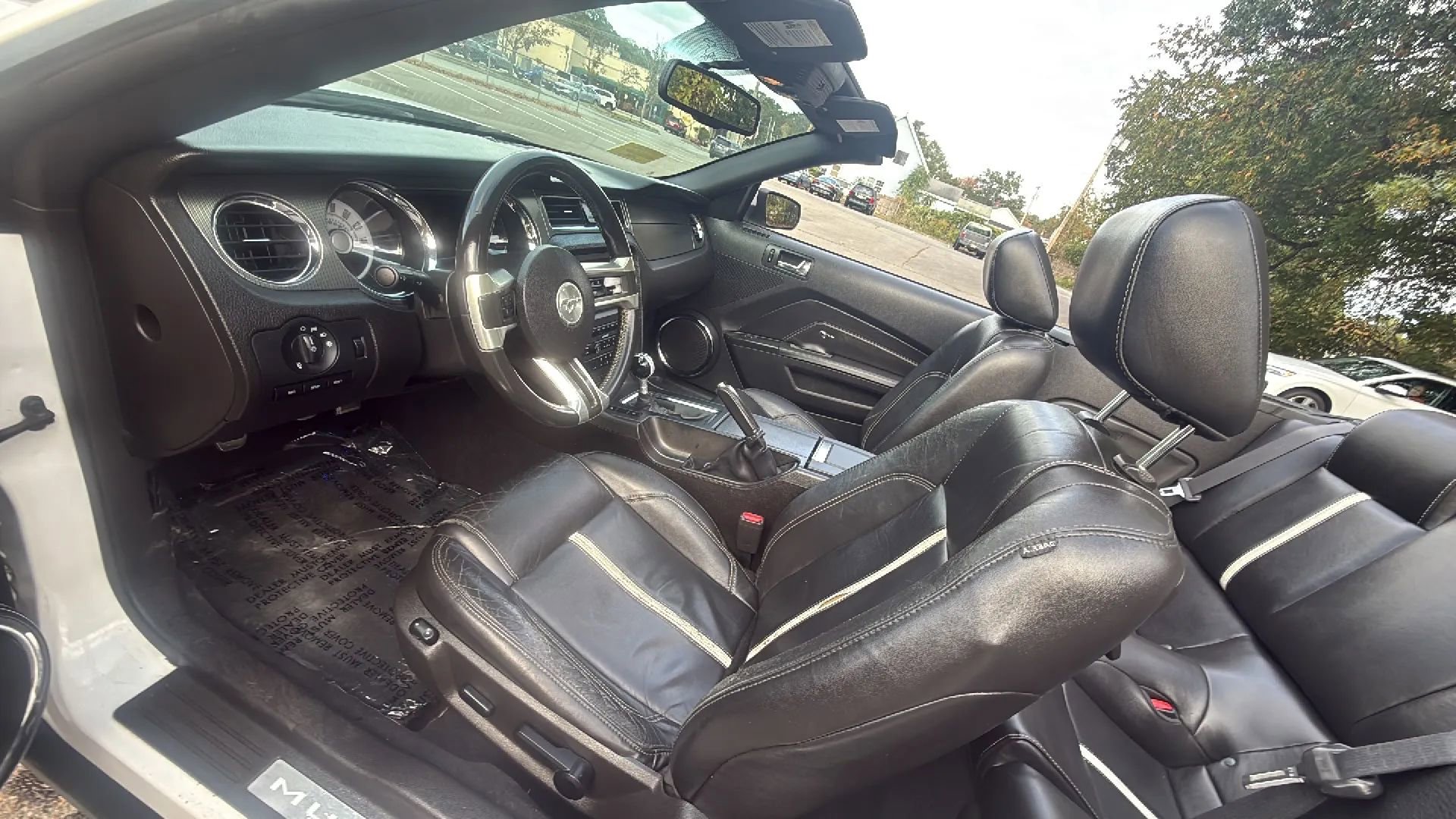 Used 2010 Ford Mustang GT Premium image 12