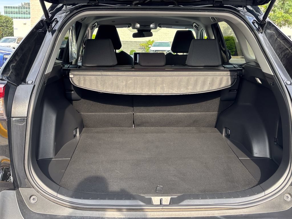 Used 2025 Toyota RAV4 XLE AWD/4WD image 46