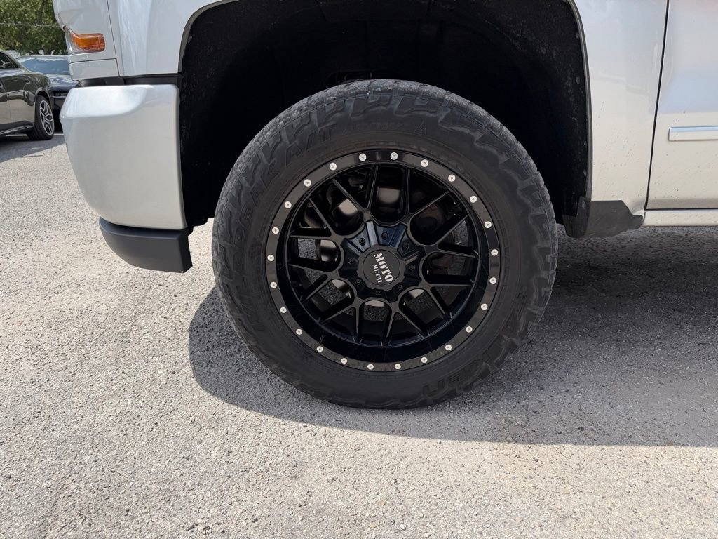 Used 2018 Chevrolet Silverado 1500 LT w/ All Star Edition AWD/4WD image 11