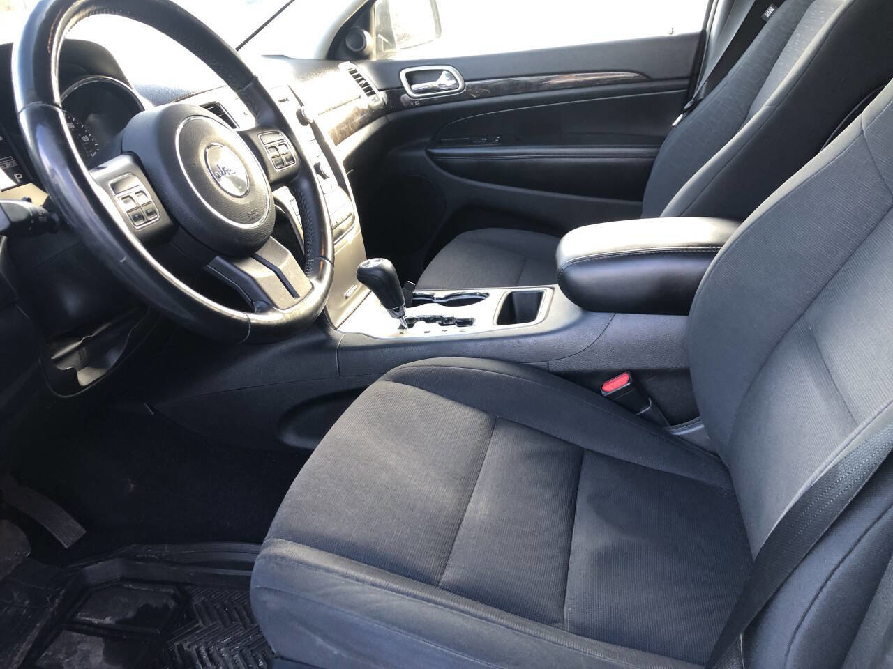 Used 2012 Jeep Grand Cherokee Laredo w/ Laredo E Group image 12