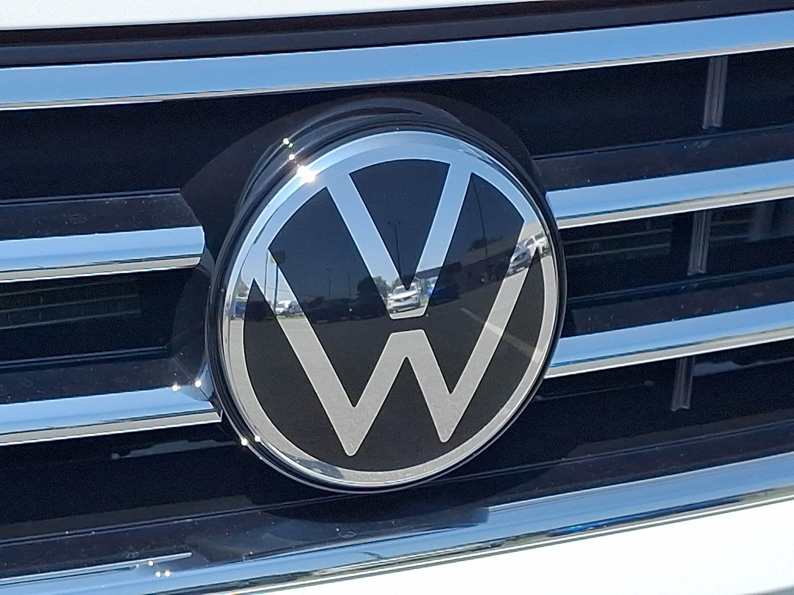 Used 2022 Volkswagen Tiguan SE AWD/4WD image 33