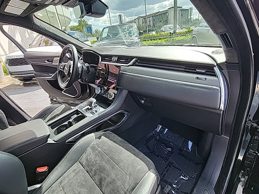 Used 2021 Jaguar F-PACE SVR image 25