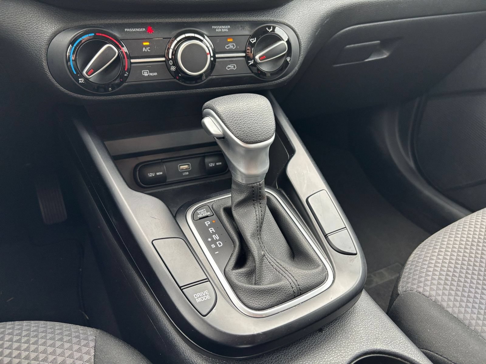 Used 2025 Kia Soul LX w/ LX Technology Package FWD image 38