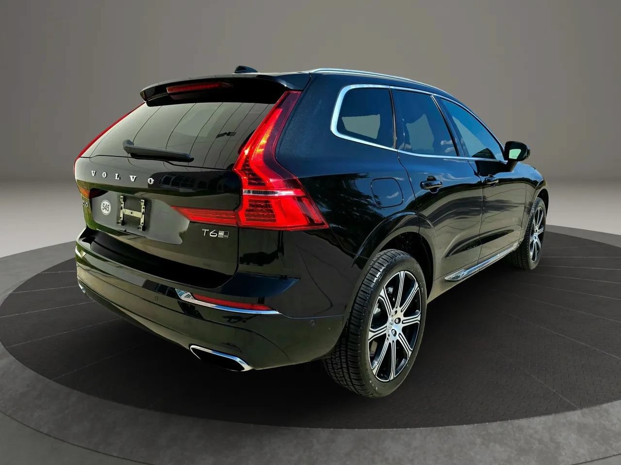 Used 2018 Volvo XC60 T6 Inscription w/ Luxury Seat Package AWD/4WD image 7