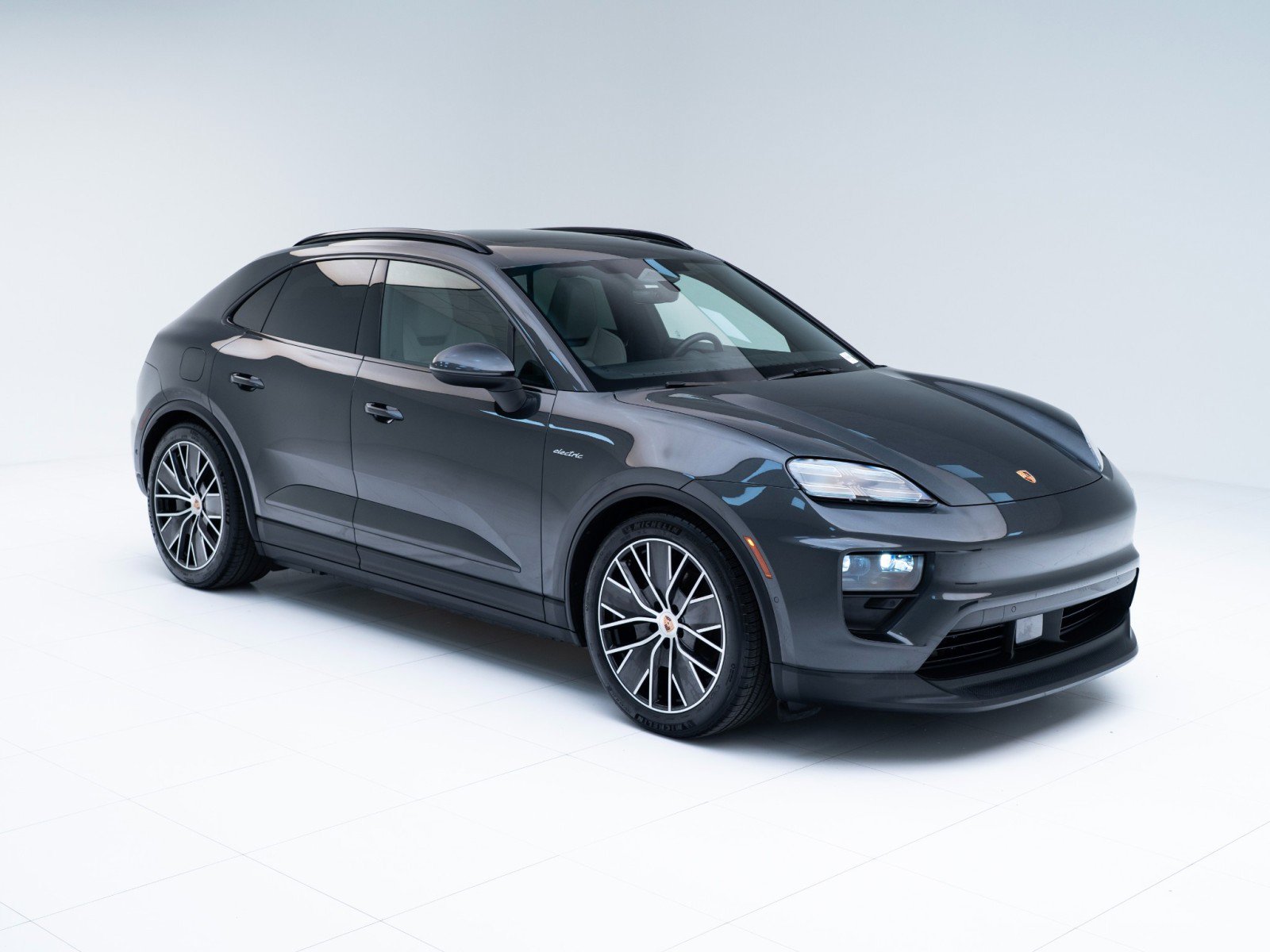 New 2026 Porsche Macan Electric RWD image 7