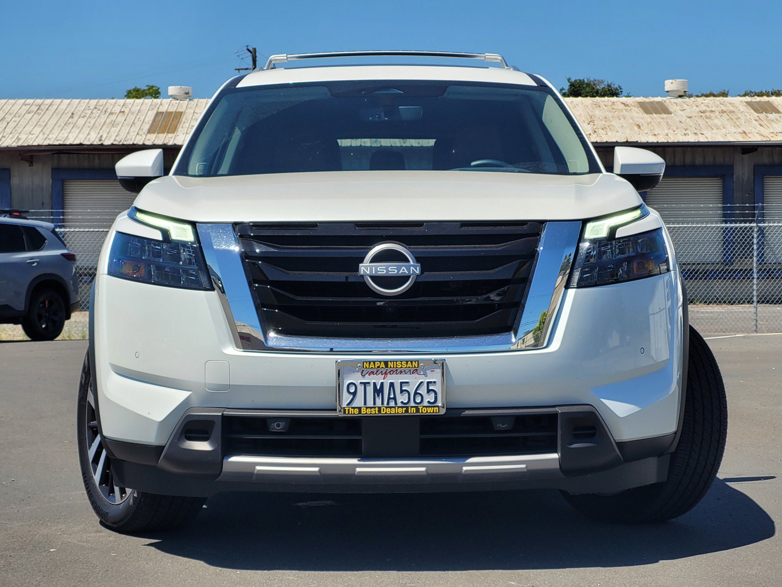 Certified 2025 Nissan Pathfinder Platinum AWD/4WD image 2