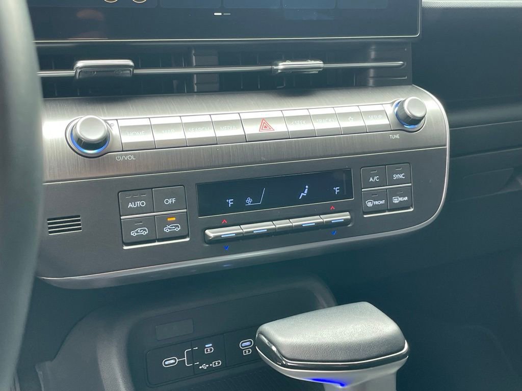 Used 2025 Hyundai Kona SEL FWD image 17