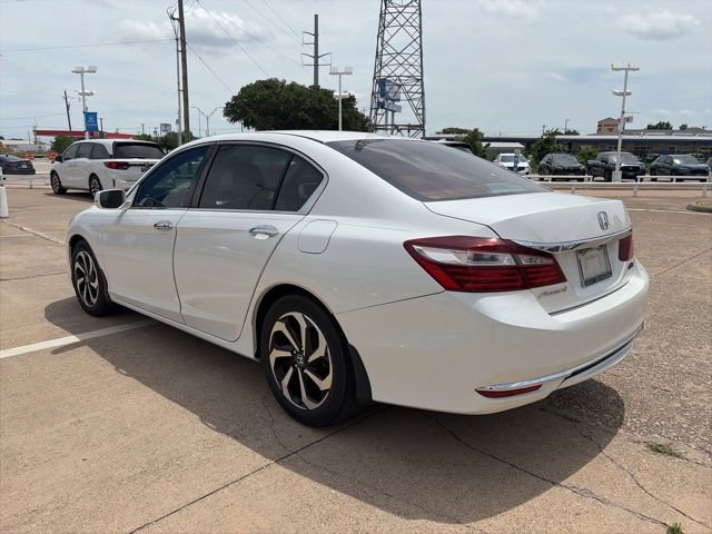Used 2017 Honda Accord EX image 4