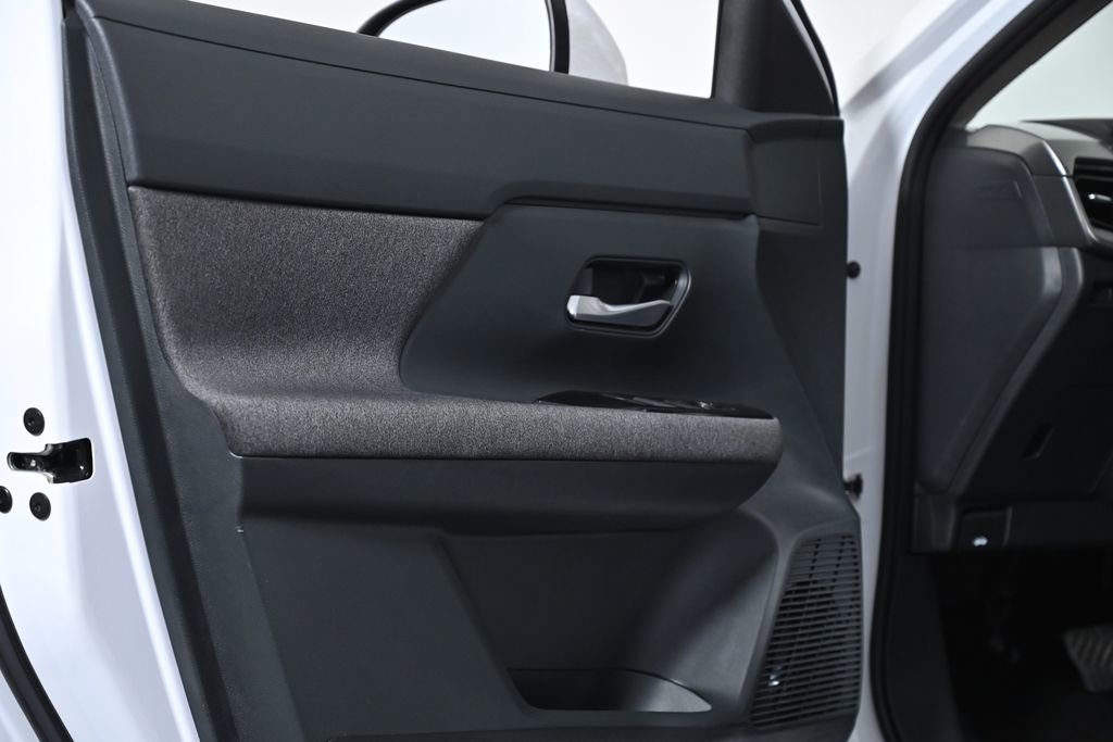 Used 2025 Nissan Kicks SV w/ SV Premium Package image 27