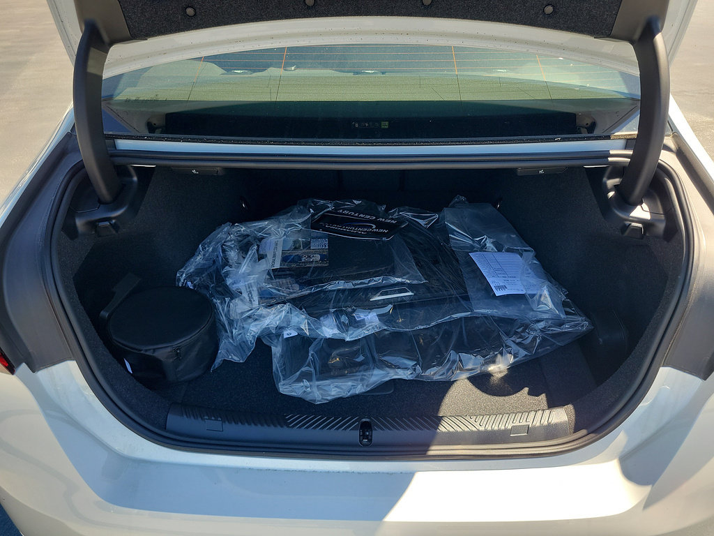 New 2026 BMW i5 eDrive40 w/ Convenience Package RWD image 9