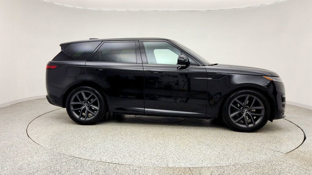 Used 2023 Land Rover Range Rover Sport SE Dynamic image 4