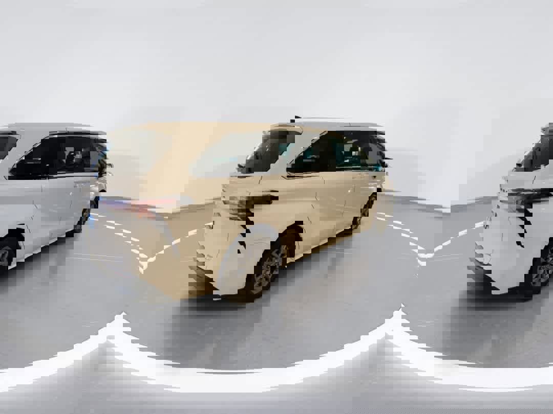 Used 2023 Toyota Sienna LE image 8