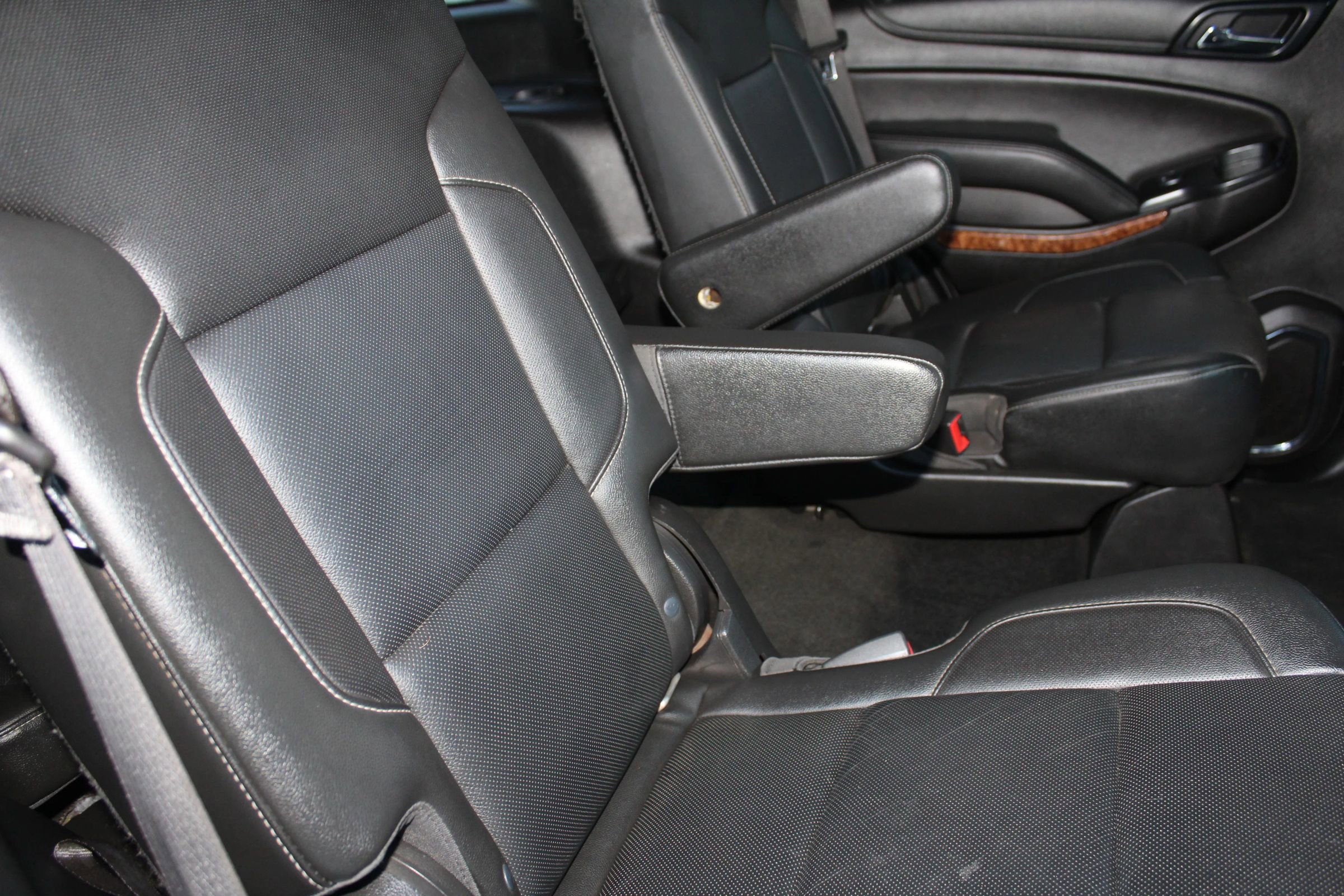 Used 2018 Chevrolet Tahoe Premier AWD/4WD image 16