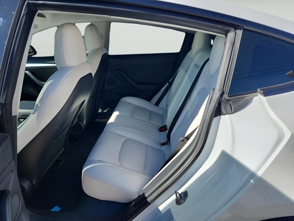 Used 2022 Tesla Model 3 Standard Range image 11