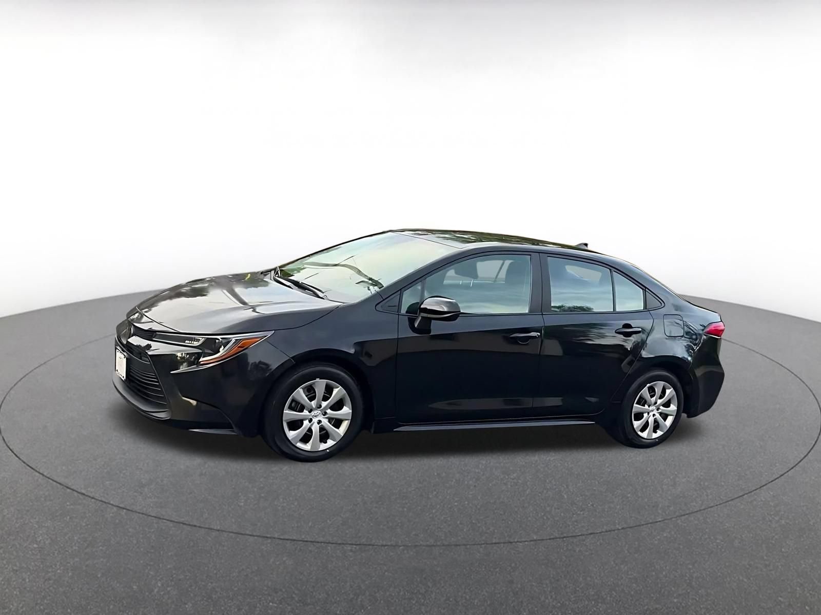 Used 2025 Toyota Corolla LE FWD image 7