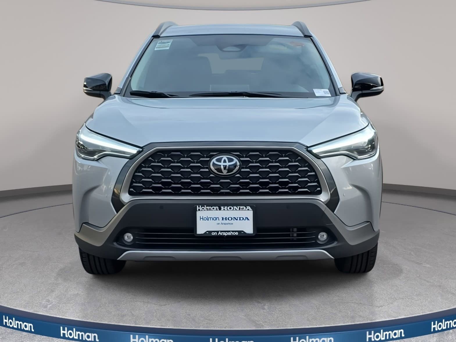 Used 2025 Toyota Corolla Cross XLE image 3