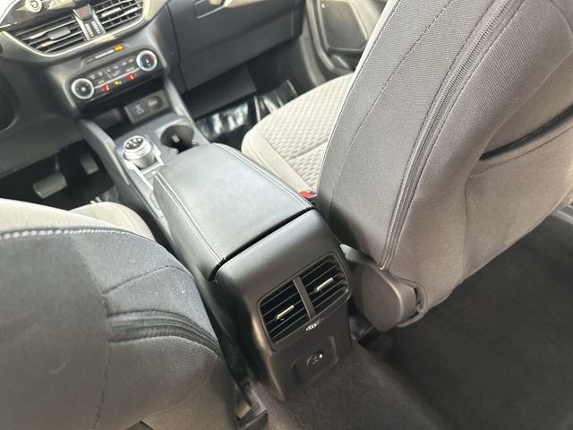 Used 2022 Ford Escape SE w/ SE Sport Appearance Package image 23
