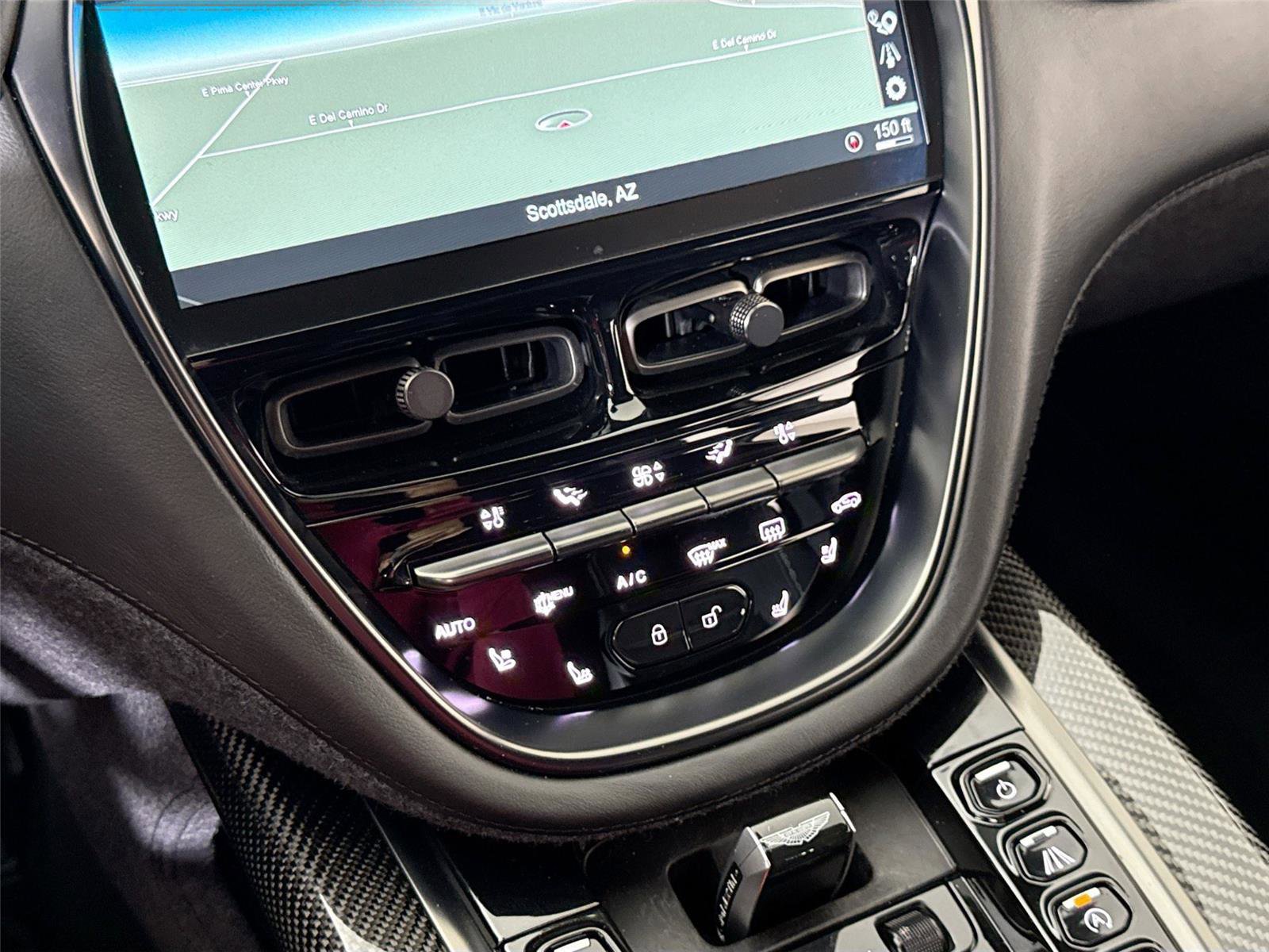 Used 2021 Aston Martin DBX image 21