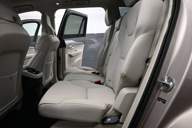 Used 2024 Volvo XC90 B5 Core AWD/4WD image 16