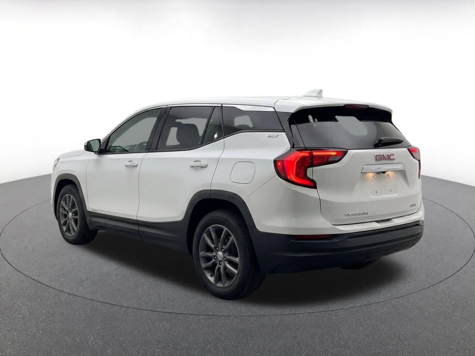 Used 2024 GMC Terrain SLT AWD/4WD image 6