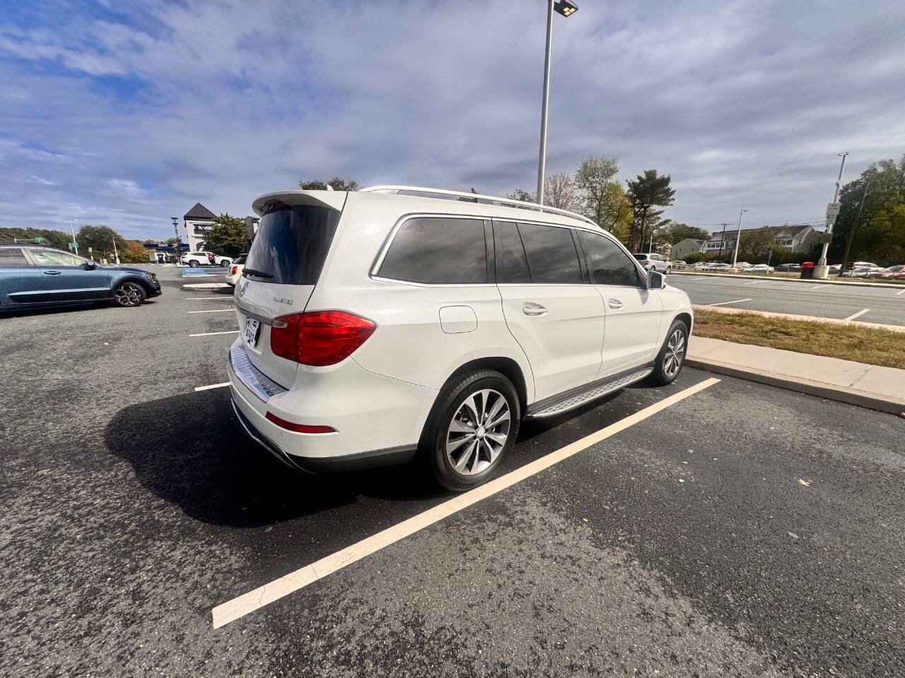Used 2015 Mercedes-Benz GL 320 BlueTEC 4MATIC w/ Premium I Package image 2