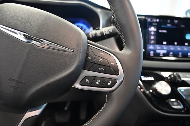 Used 2025 Chrysler Pacifica Select FWD image 25