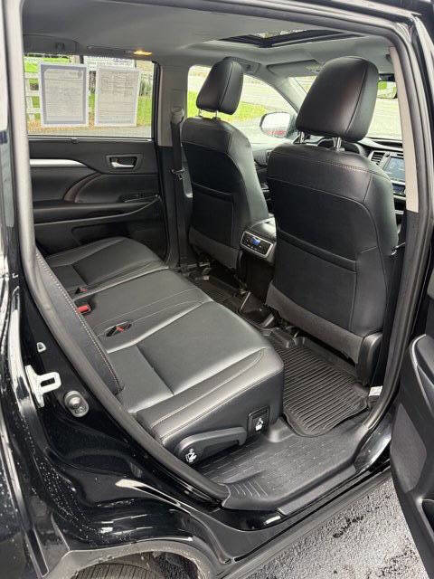Used 2019 Toyota Highlander XLE image 8