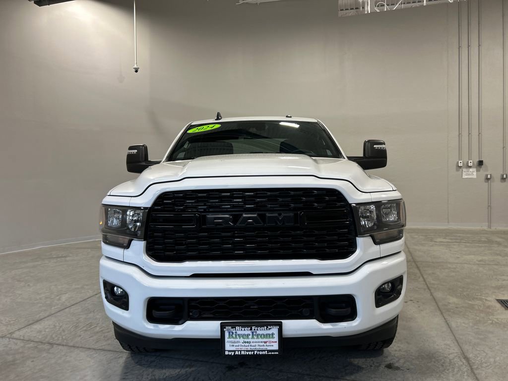 Used 2024 RAM 2500 Big Horn w/ Night Edition AWD/4WD image 3