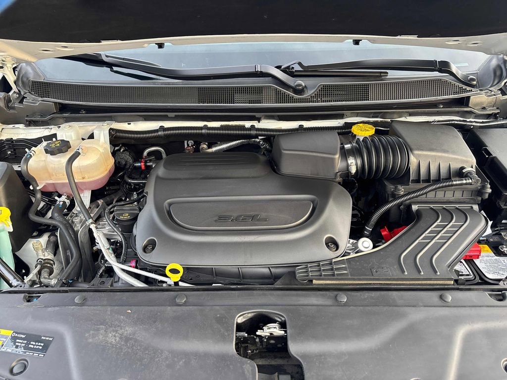 Used 2024 Chrysler Pacifica Touring-L image 62