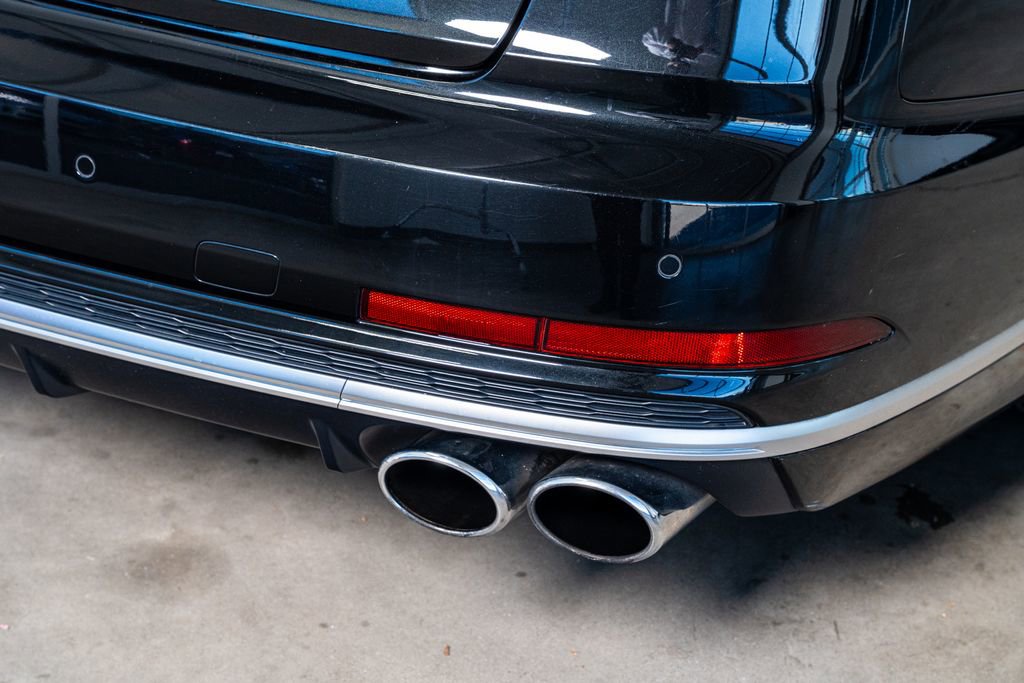 Used 2020 Audi S8 L image 28
