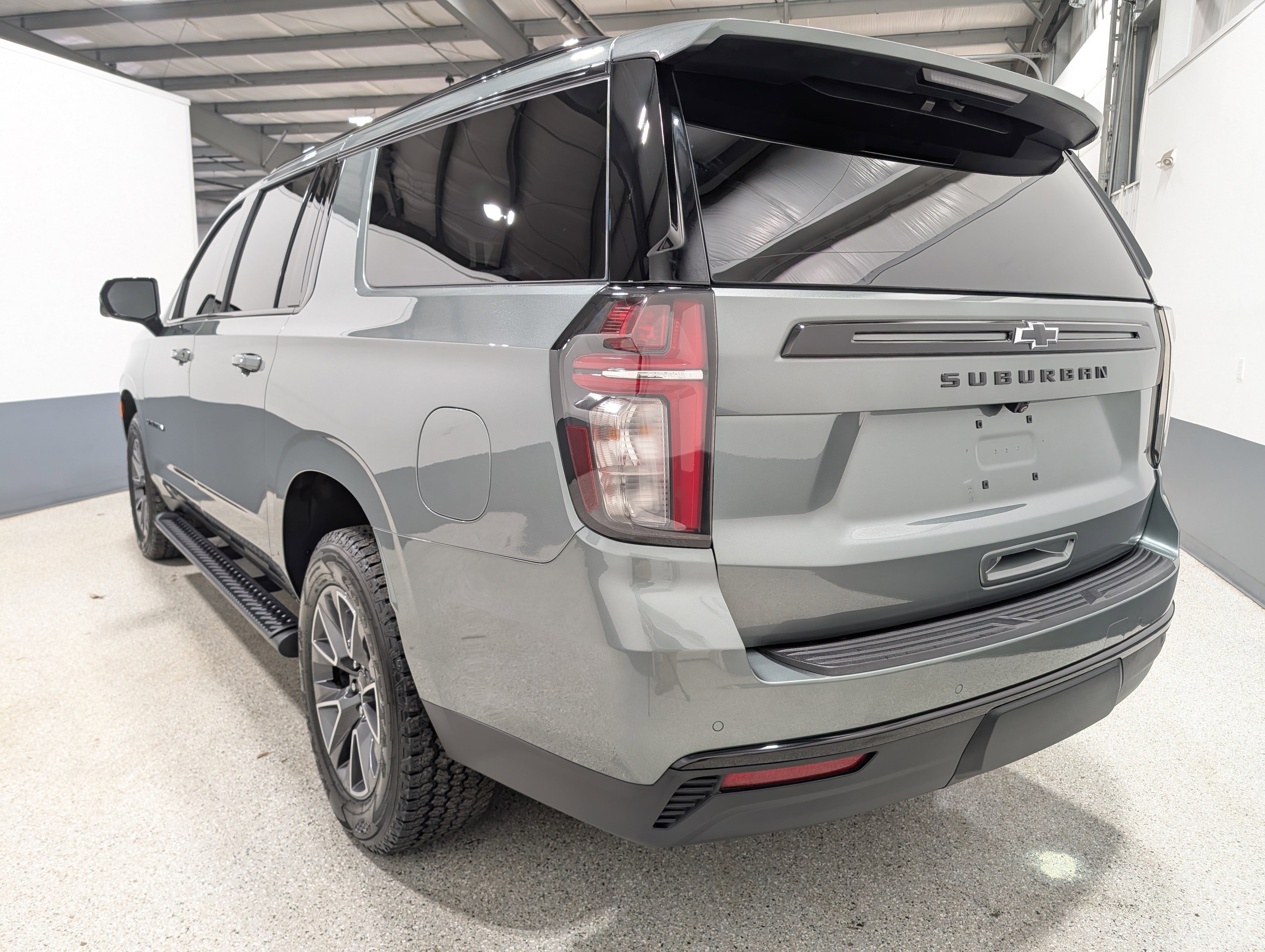 Used 2023 Chevrolet Suburban Z71 w/ Luxury Package image 5