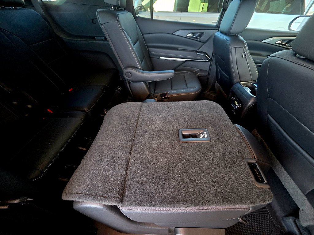 Used 2024 Chevrolet Traverse LT w/ LPO, Floor Liner Package AWD/4WD image 69