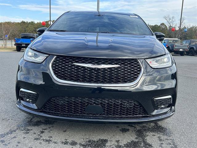 New 2026 Chrysler Pacifica Select image 2