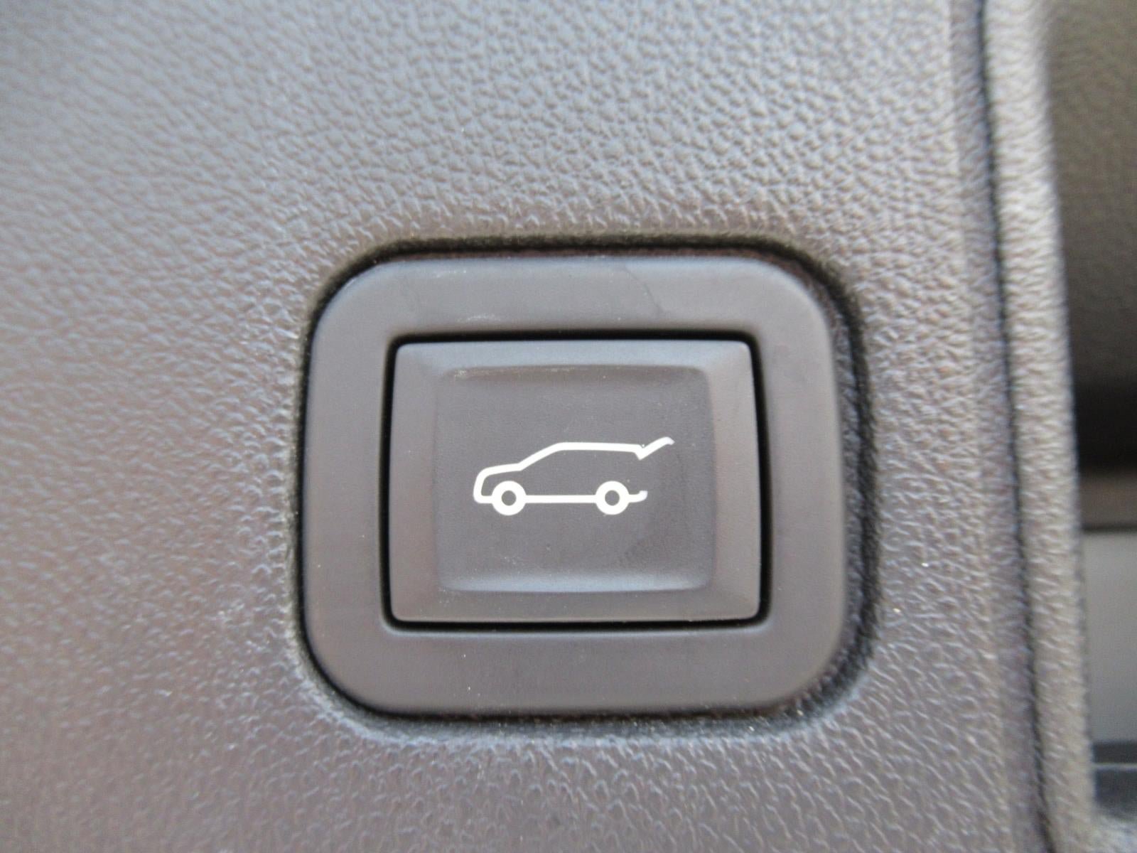 Used 2023 GMC Terrain SLE w/ Driver Convenience Package FWD image 31