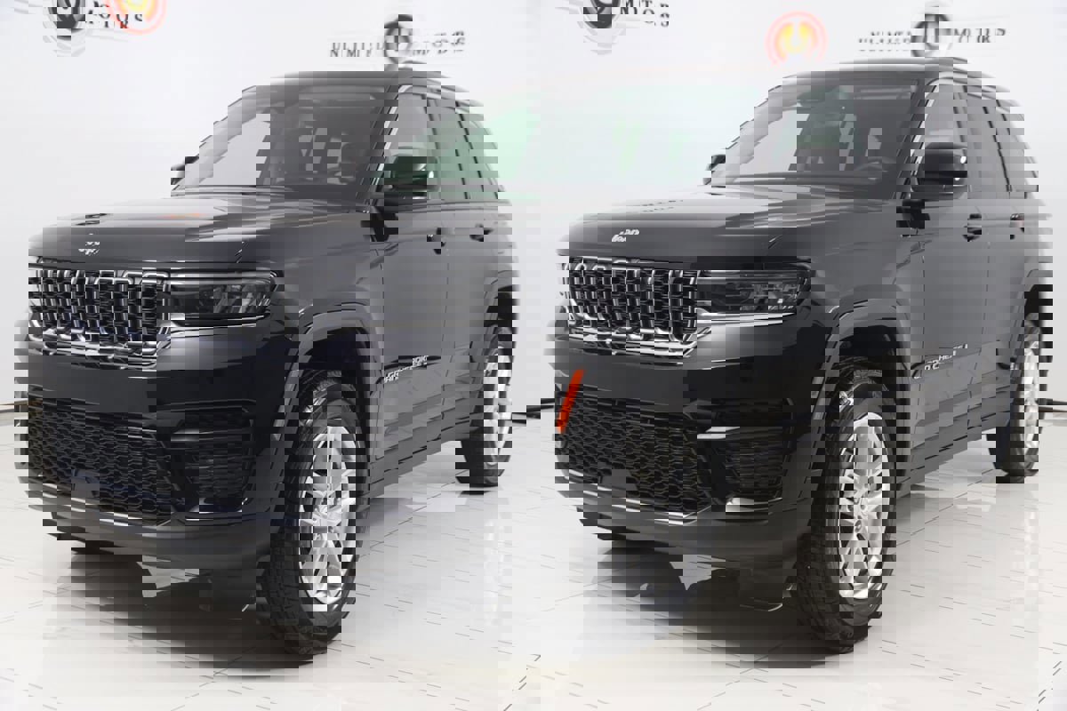 Used 2023 Jeep Grand Cherokee Laredo X image 5