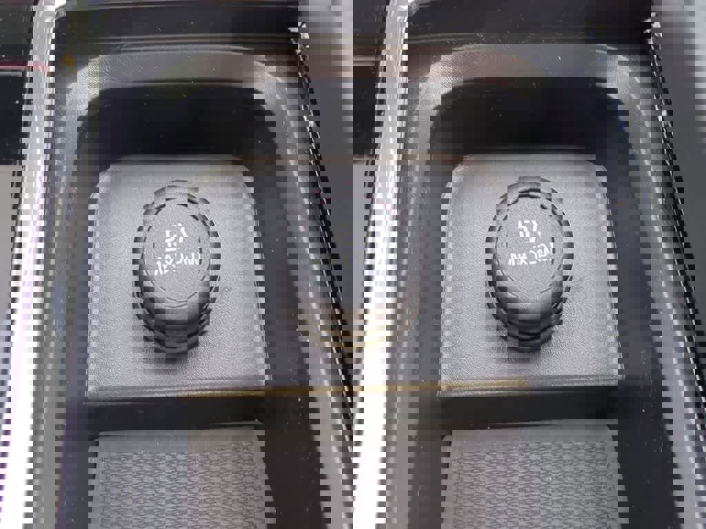 Used 2026 Volvo XC60 B5 Plus w/ Protection Package Premier image 30