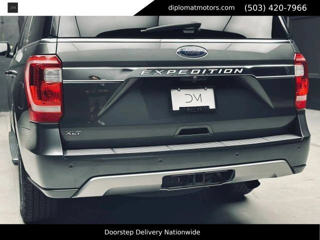 Used 2020 Ford Expedition XLT w/ Equipment Group 202A AWD/4WD image 16